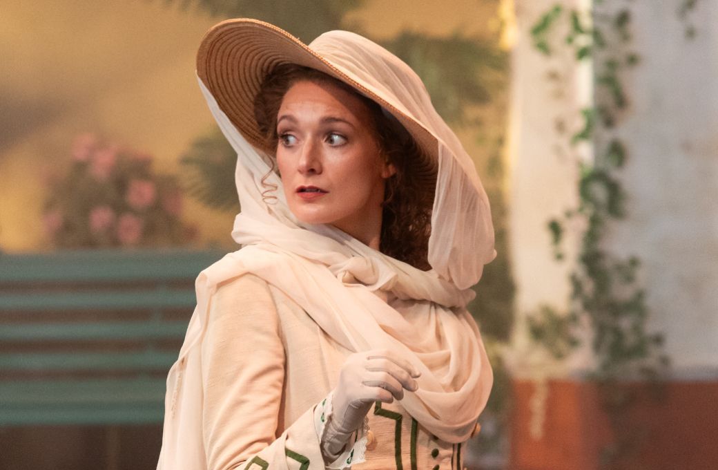 Heather Lowe (Rosina) © Ali Wright