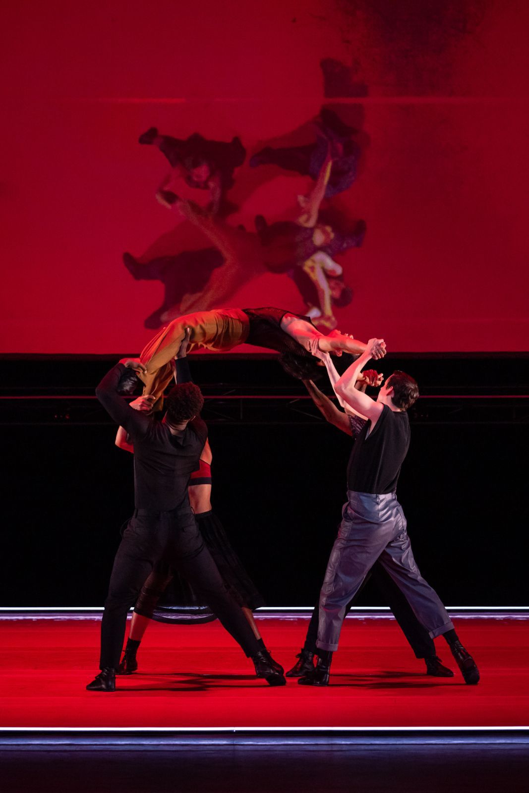 L.A. Dance Project in Benjamin Millepied's <i>Romeo and Juliet Suite</i> © Daniel Boud