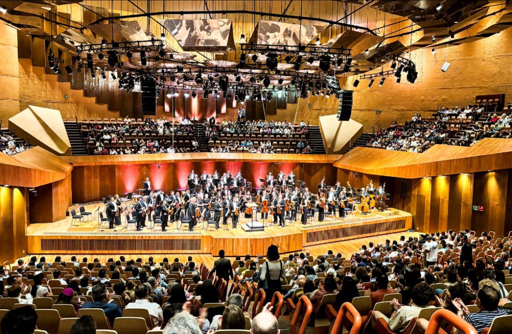 La Filarmónica de la UNAM en la Sala Nezahualcóyotl de la Universidad Nacional de México © Música UNAM | Paola F. Rodríguez