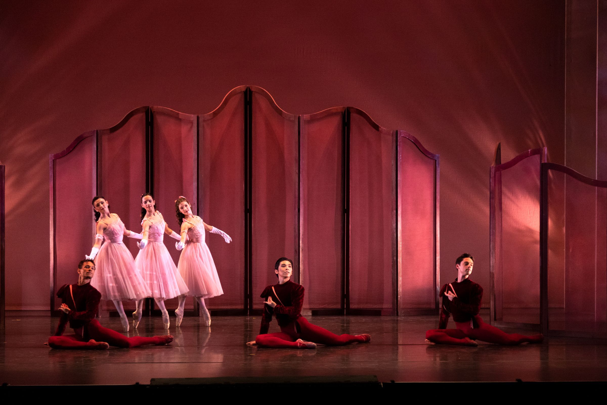 The Sarasota Ballet in Ashton's <i>Valses nobles et sentimentales</i> &copy; Frank Atura