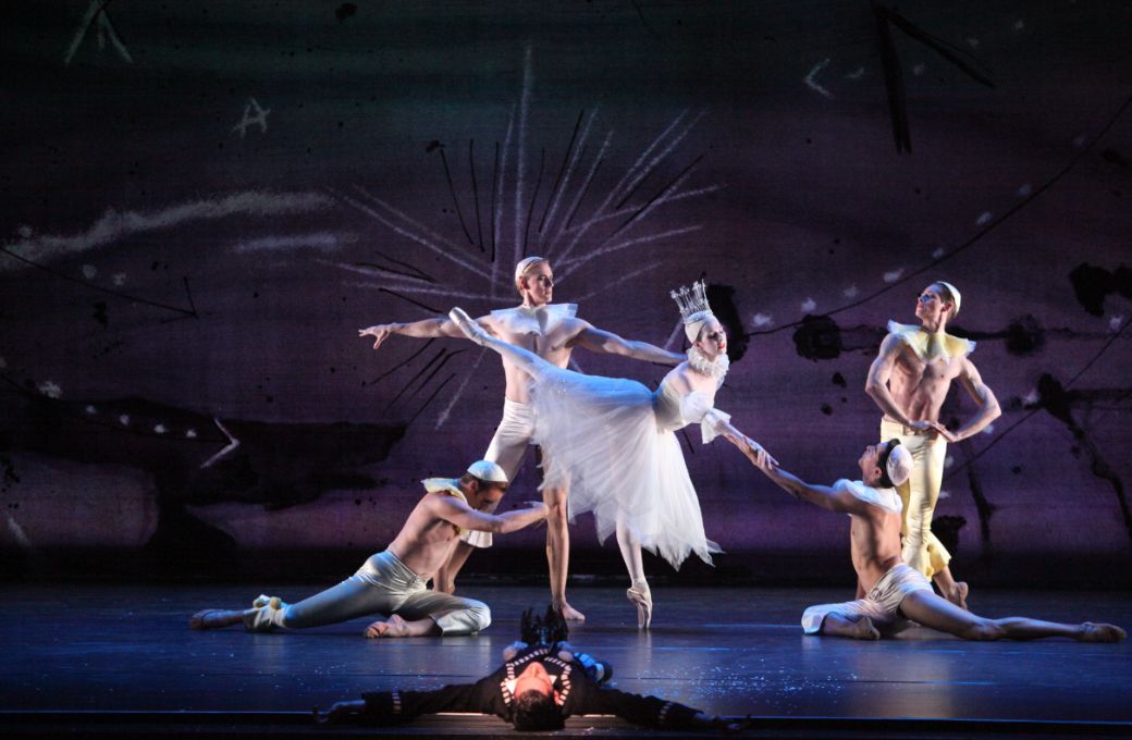 Amy Wood and The Sarasota Ballet in Ashton's <i>Illuminations</i> &copy; Frank Atura