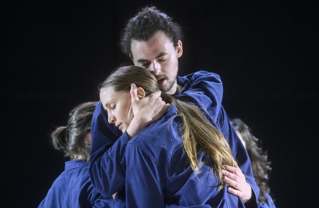 Hilde Ingeborg and Tom Pistiner in Oona Doherty's <i>Navy Blue</i> &copy; D. Matvejevas