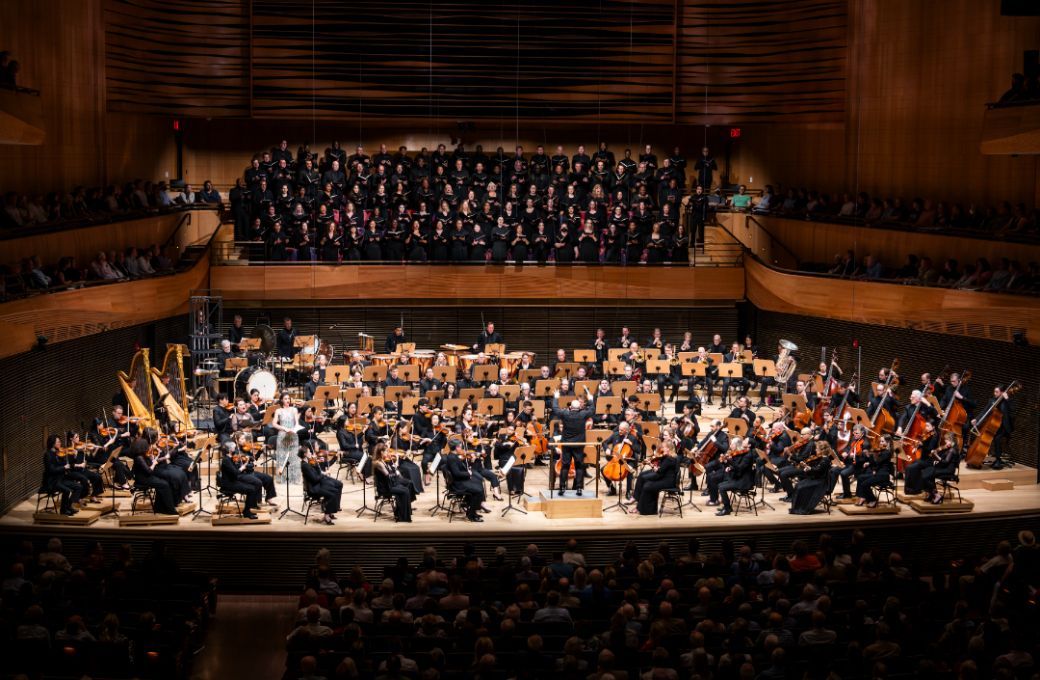The New York Philharmonic and Chorus &copy; Chris Lee