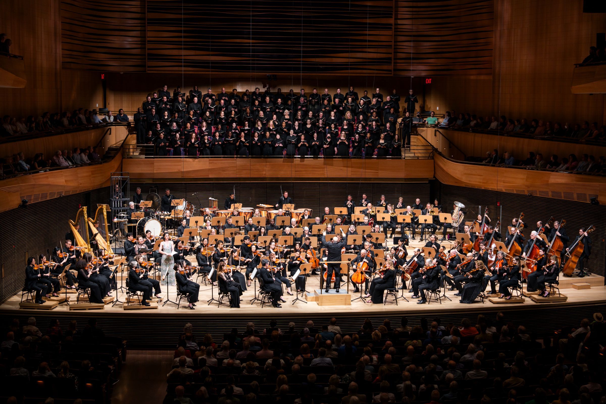 The New York Philharmonic and Chorus &copy; Chris Lee