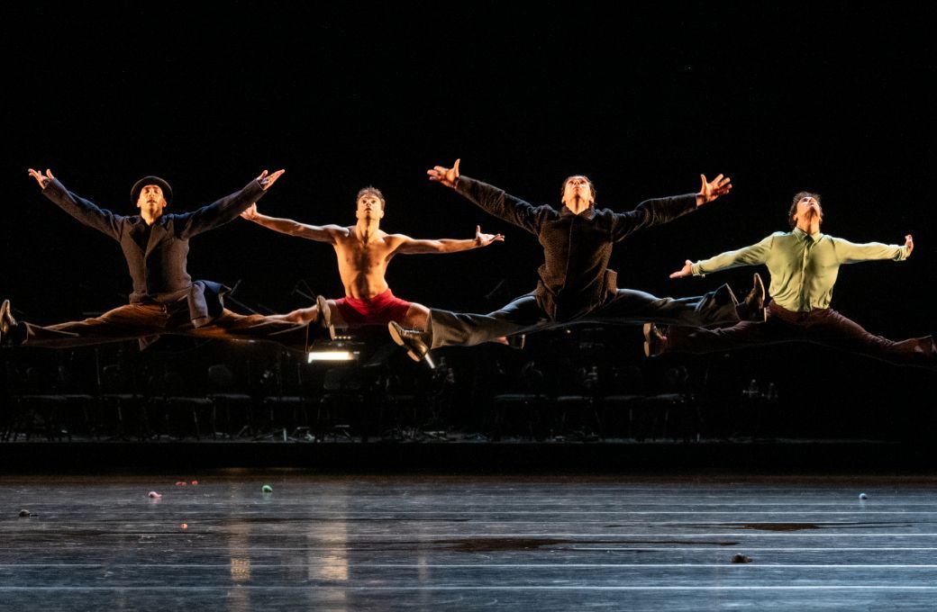Norwegian National Ballet in Mats Ek's <i>A Sort Of ...</i> © Erik Berg