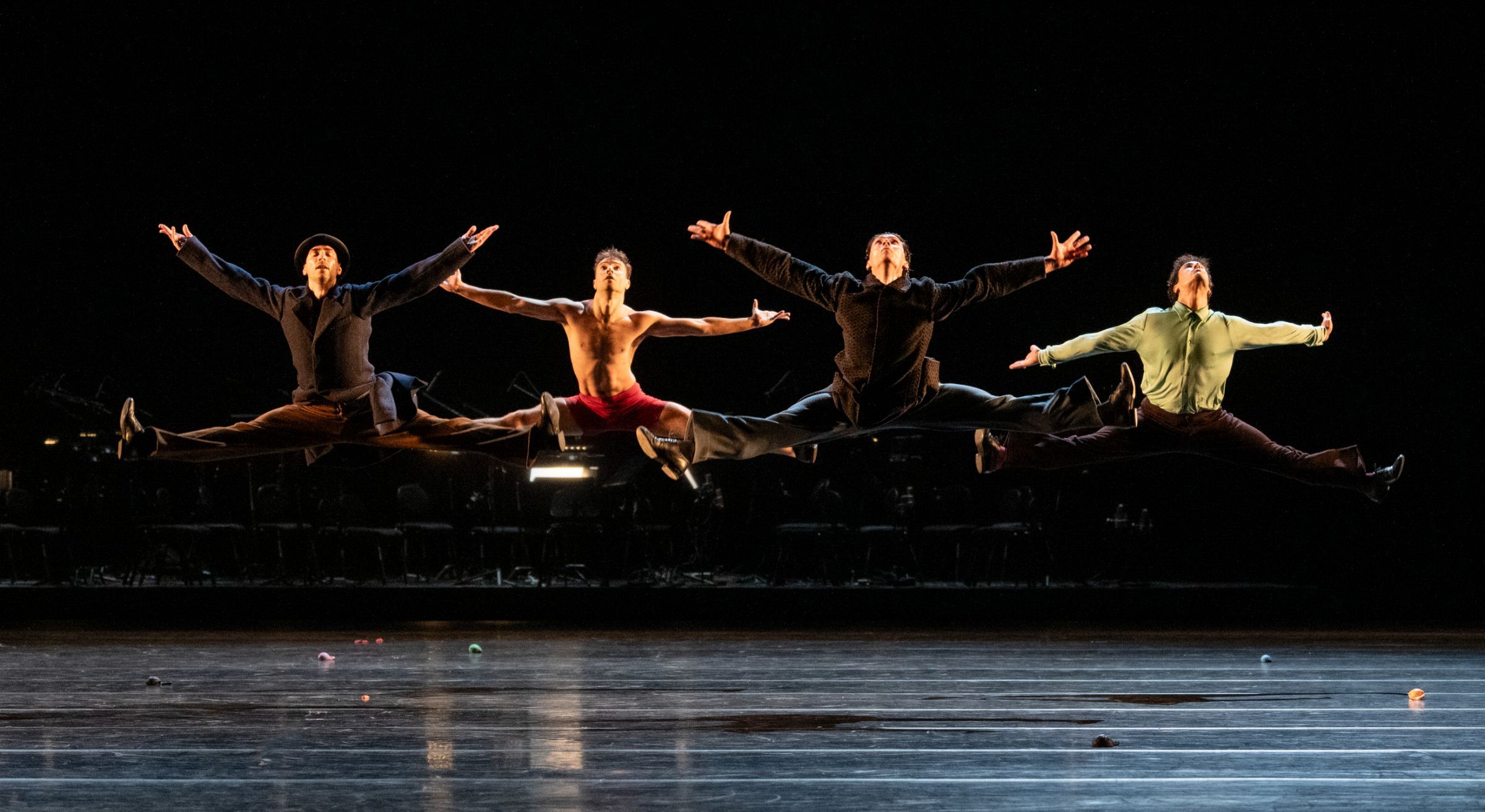 Norwegian National Ballet in Mats Ek's <i>A Sort Of ...</i> © Erik Berg