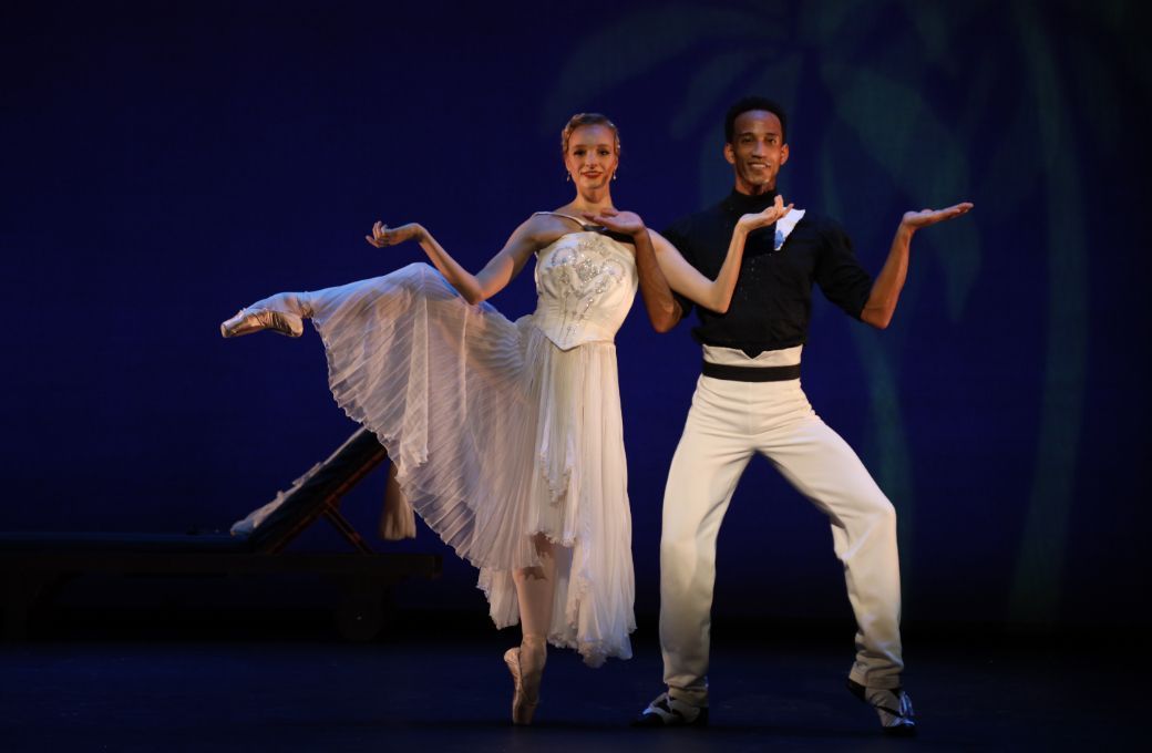 Jennifer Hackbarth and Ricardo Rhodes in Ashton's <i>Varii Capricci</i> © Frank Atura