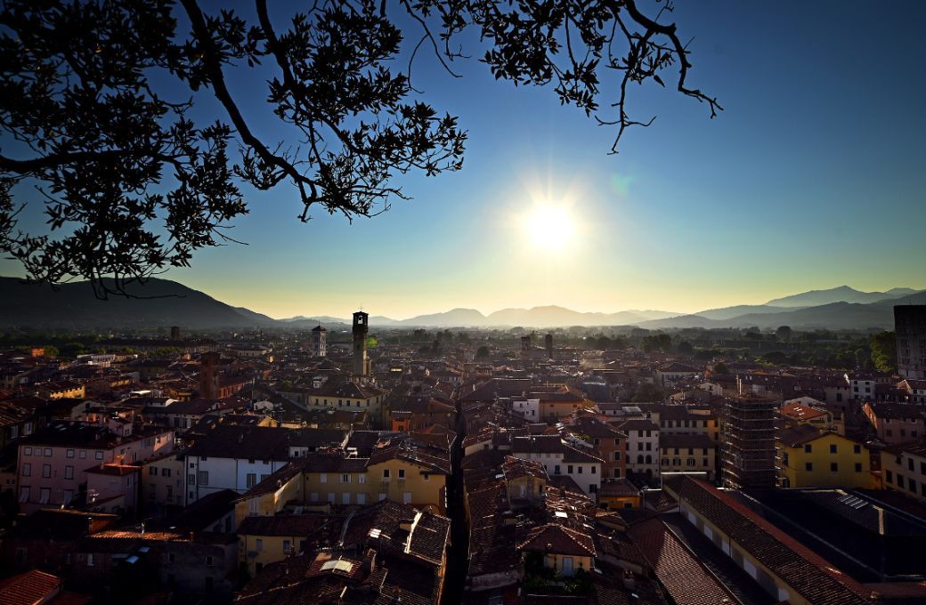 View over Lucca, and towers of San Paolino and Torre delle Ore © R. Giomi
