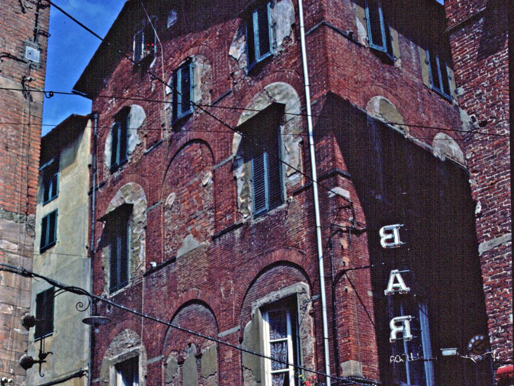 Puccini&rsquo;s birthplace, Corte San Lorenzo, Lucca (in 1984, before the building was restored) &copy; David Wright