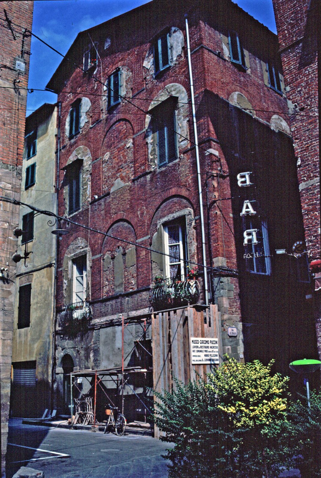 Puccini’s birthplace, Corte San Lorenzo, Lucca (in 1984, before the building was restored) &copy; David Wright