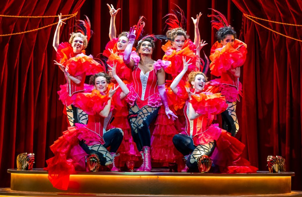 Danielle de Niese (Hanna) and cancan dancers © Glyndebourne Productions Ltd. Photo: Tristram Kenton