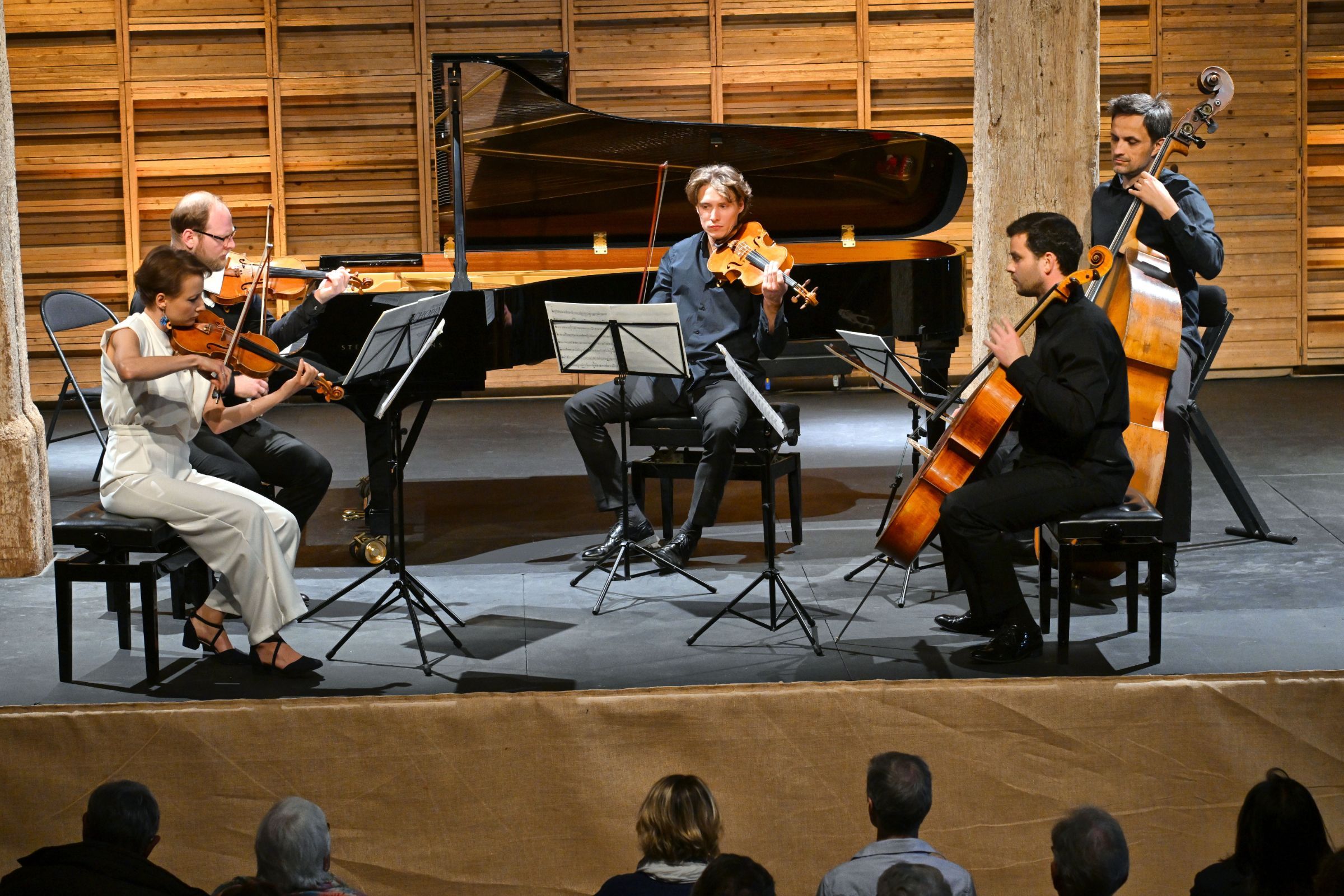 Le Quintette à cordes du Sinfonia Varsovia à la Grange de Meslay &copy; Gérard Proust