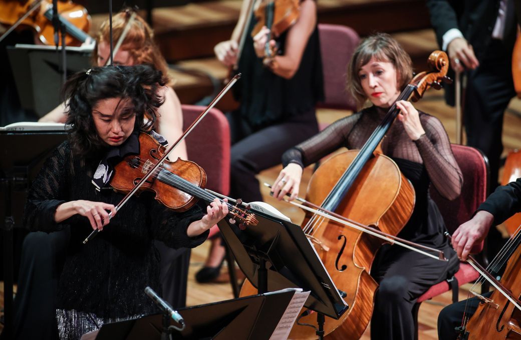 Sayaka Shoji junto a la Franz Schubert Filharmonia © Martí E. Berenguer | Franz Schubert Filharmonia