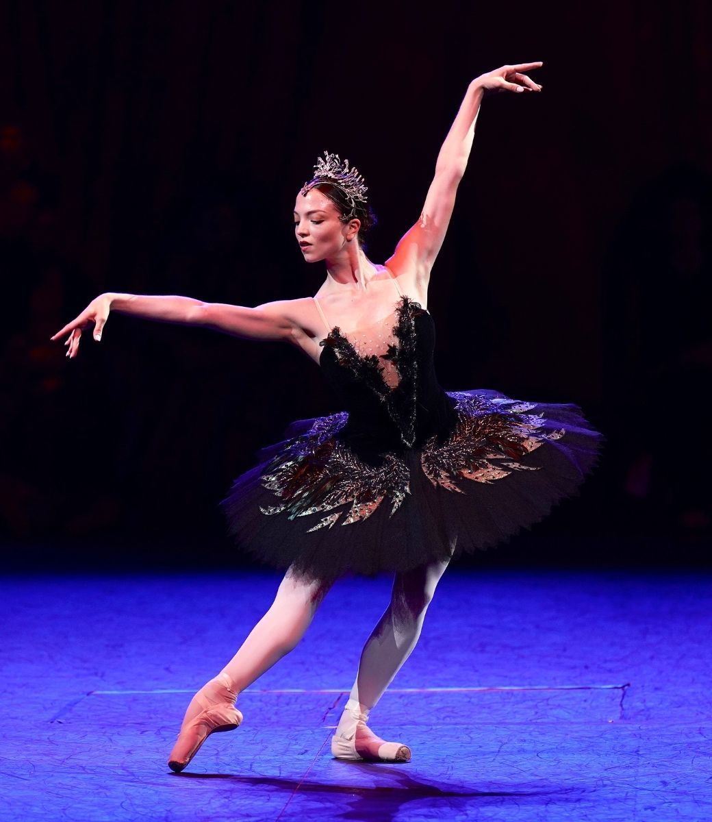 Ivana Bueno as Odile in Derek Deane's <i>Swan Lake in-the-round</i> &copy; Isabella Turolla
