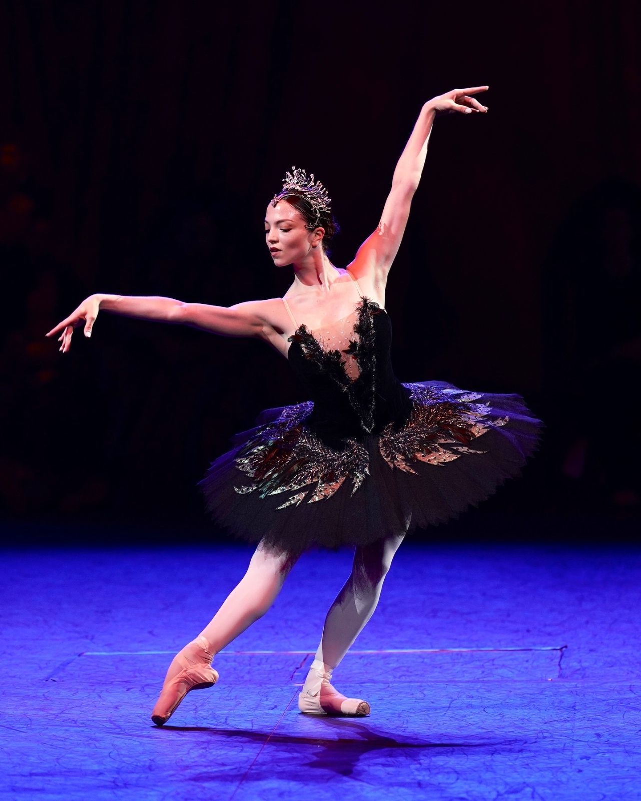 Ivana Bueno as Odile in Derek Deane's <i>Swan Lake in-the-round</i> &copy; Isabella Turolla