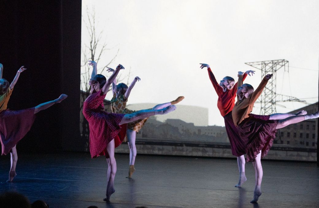 Ballet NdB2 in Mário Radačovský's <i>Symphony No.7 Allegretto</i> &copy; Andrej Uspenski