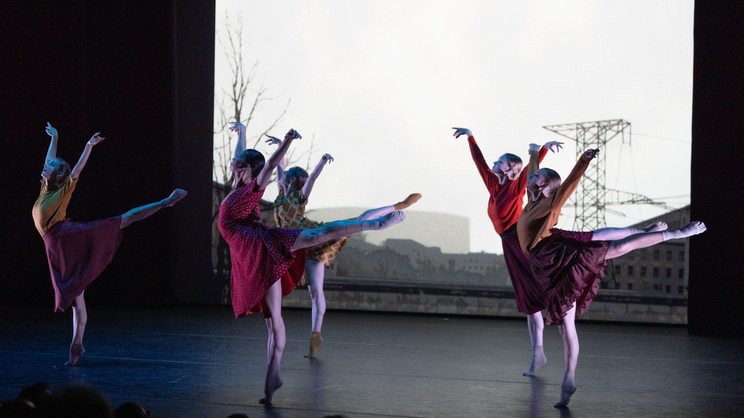 Ballet NdB2 in Mário Radačovský's <i>Symphony No.7 Allegretto</i> &copy; Andrej Uspenski
