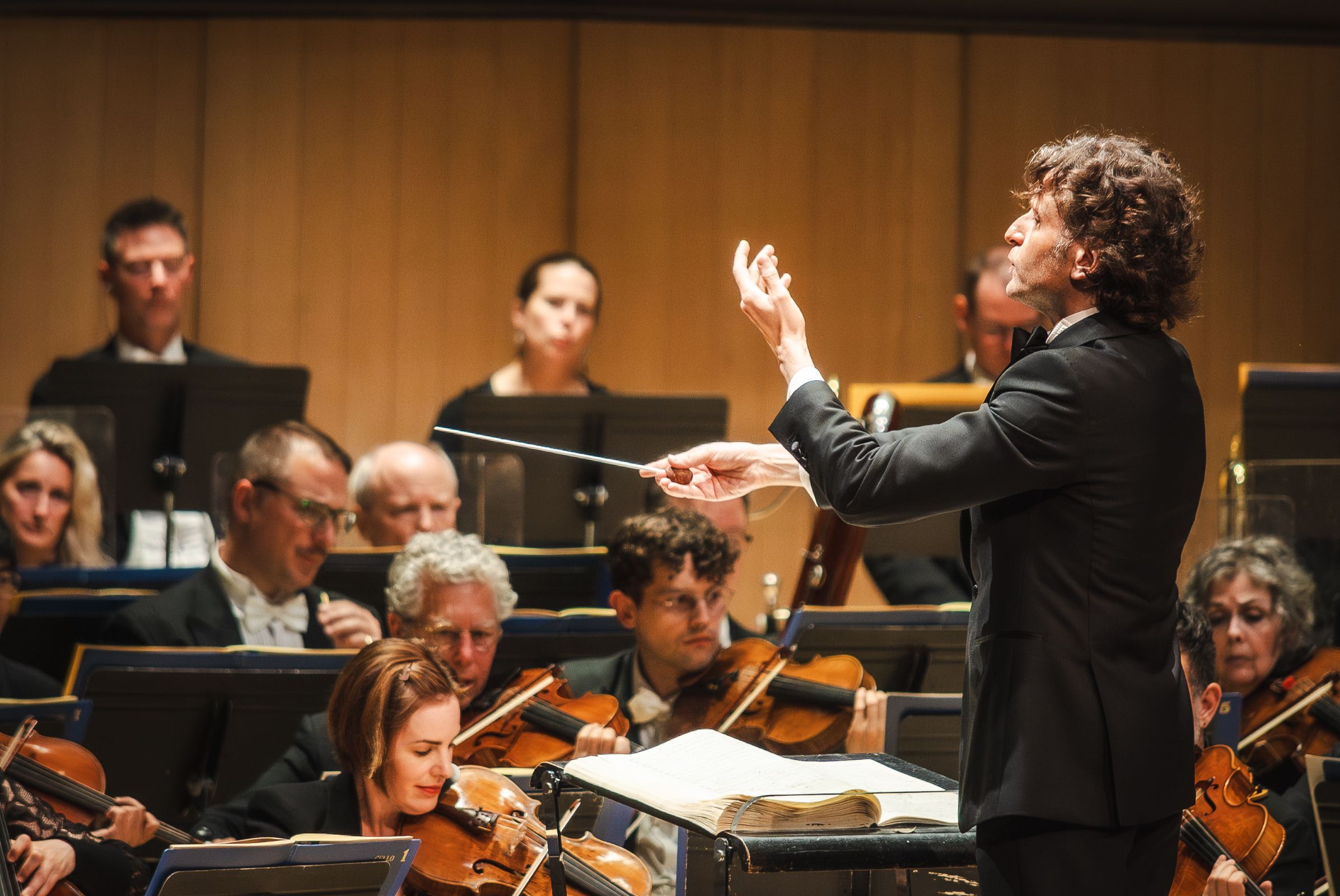 Gustavo Gimeno &copy; Allan Cabral/Toronto Symphony Orchestra
