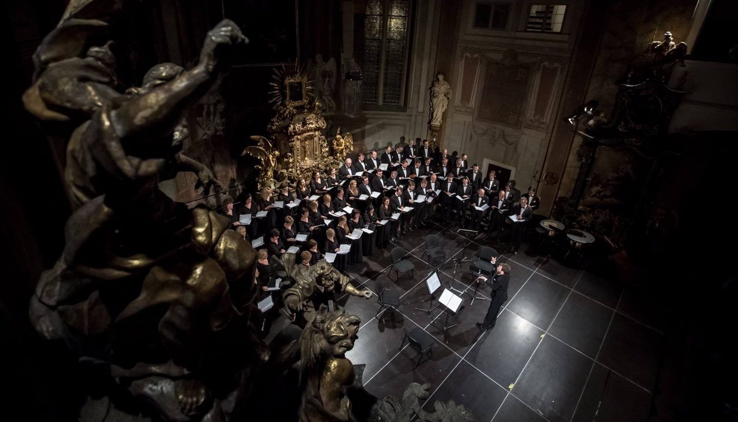 Lukáš Vasilek conducts the Prague Philharmonic Choir © courtesy Lukaš Vasilek