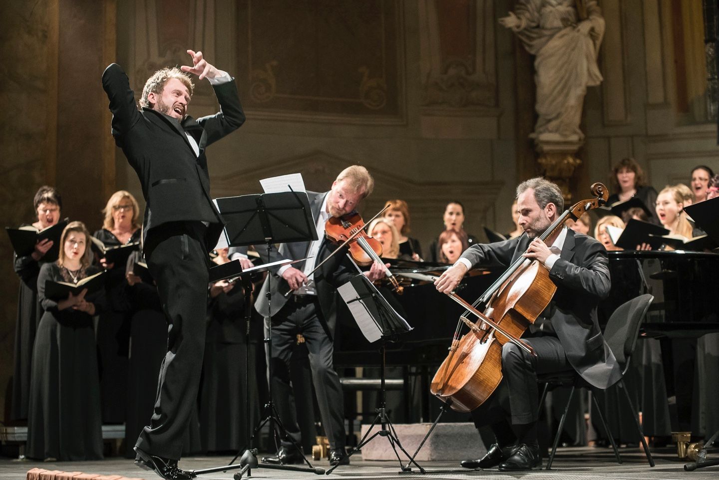 Vasilek conducts the Prague Philharmonic Choir © courtesy Lukaš Vasilek