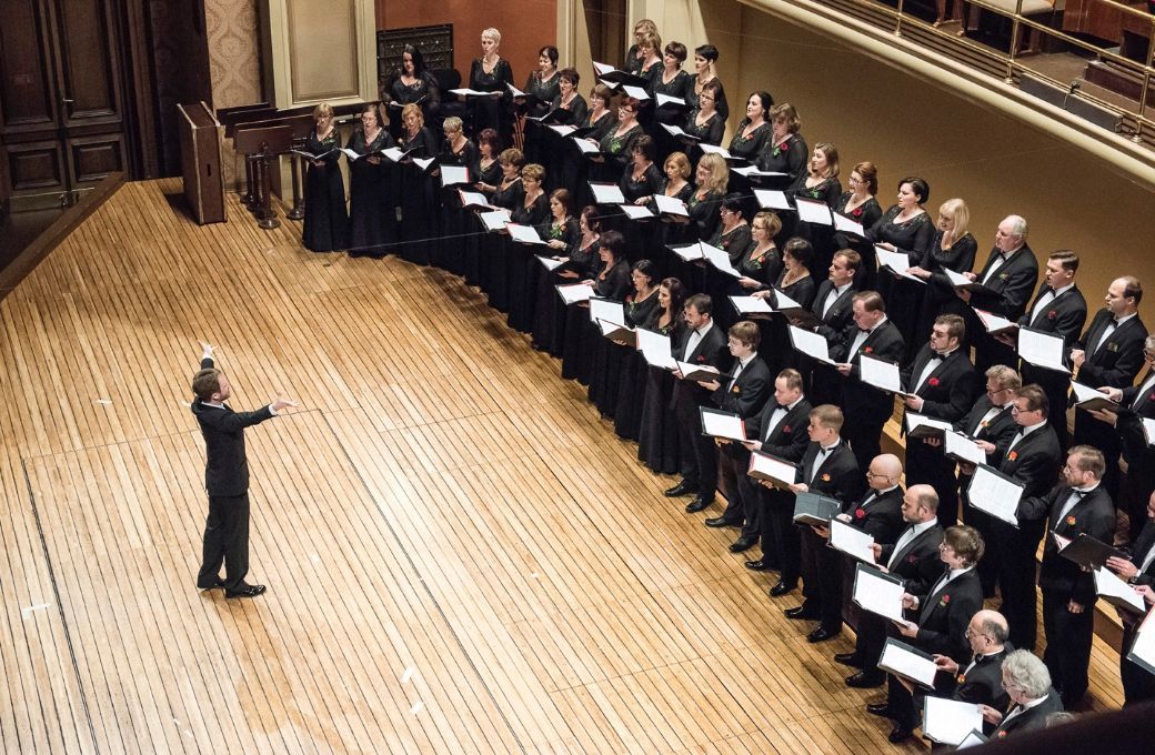 Vasilek conducts the Prague Philharmonic Choir © courtesy Lukaš Vasilek