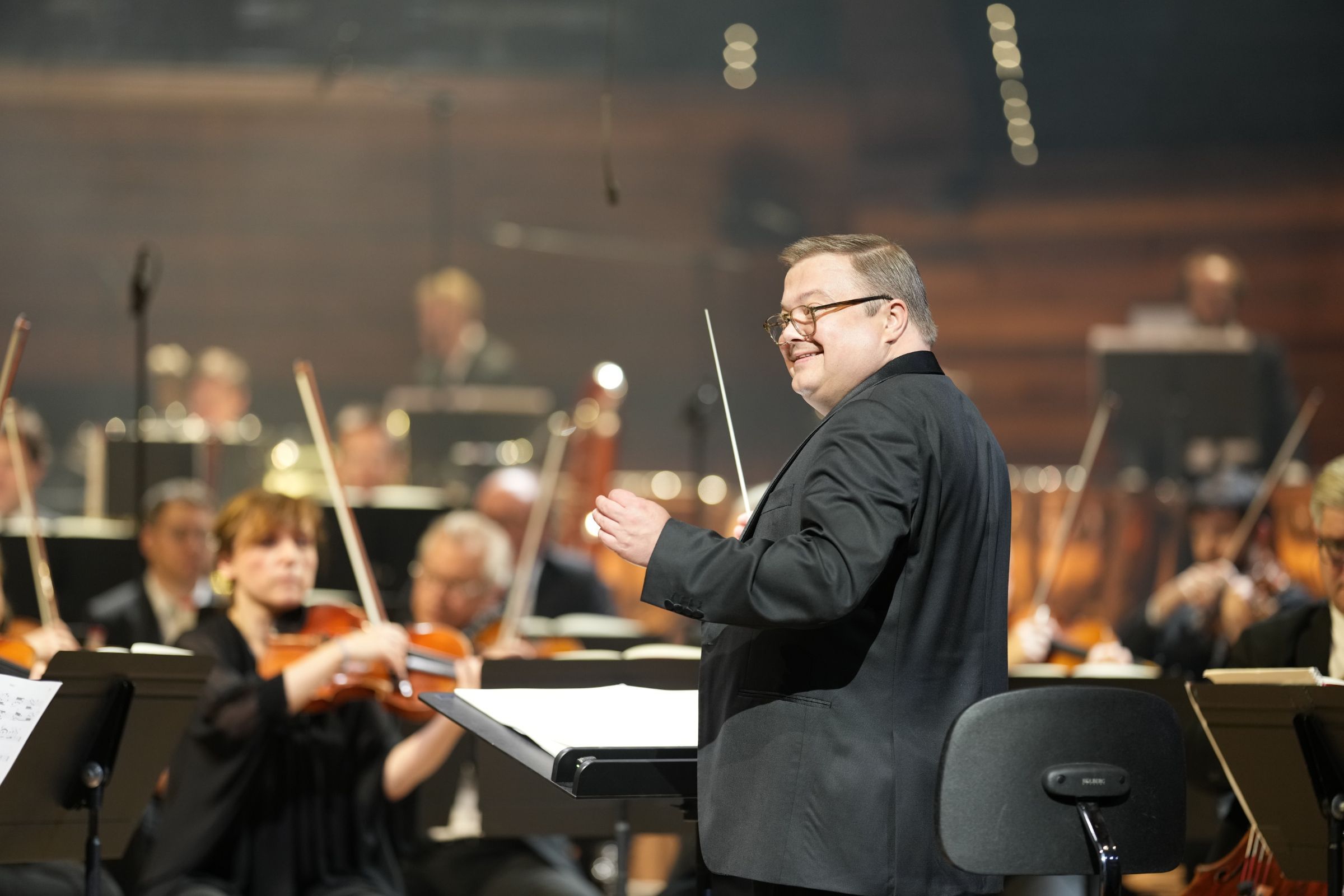 Mikko Franck, à la direction du <i>Dream Requiem</i> © Christophe Abramowitz / Radio France