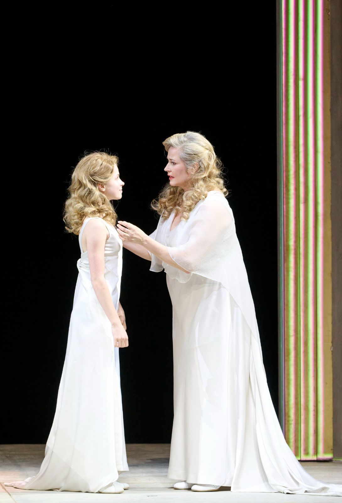 Jana Radda (Die kleine Salome) und Camilla Nylund (Salome) &copy; Wiener Staatsoper | Michael Pöhn
