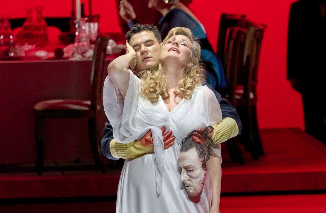 Alexandre Cardoso da Silva (Henker) und Camilla Nylund (Salome) &copy; Wiener Staatsoper | Michael P&ouml;hn