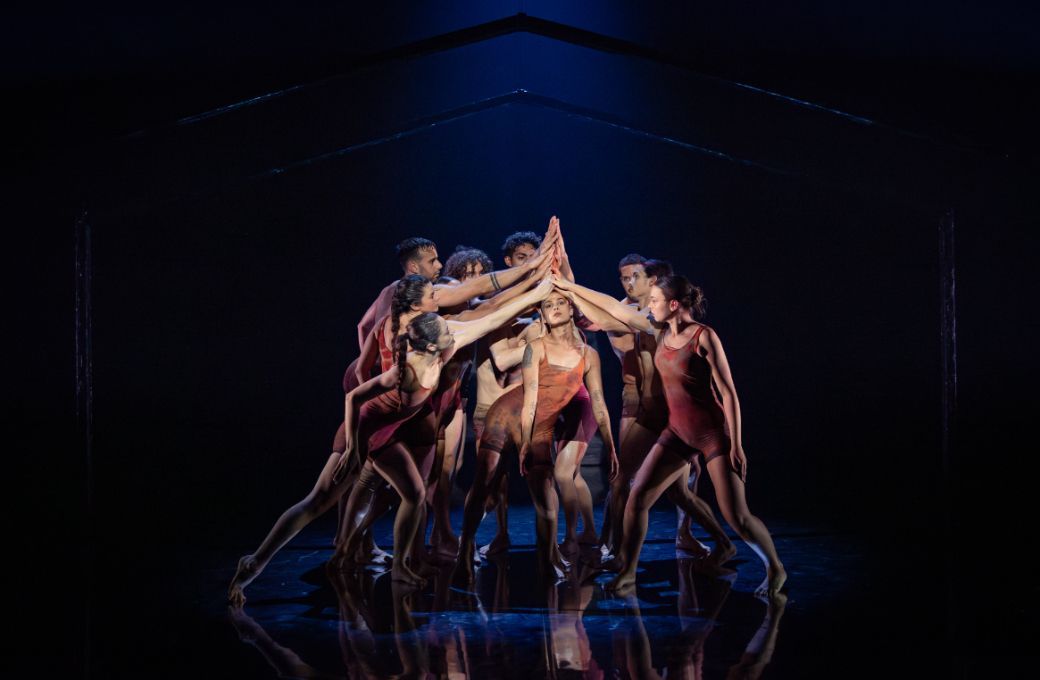 Lillian Banks and Bangarra Dance Theatre in <i>The Light Inside</i> © Daniel Boud