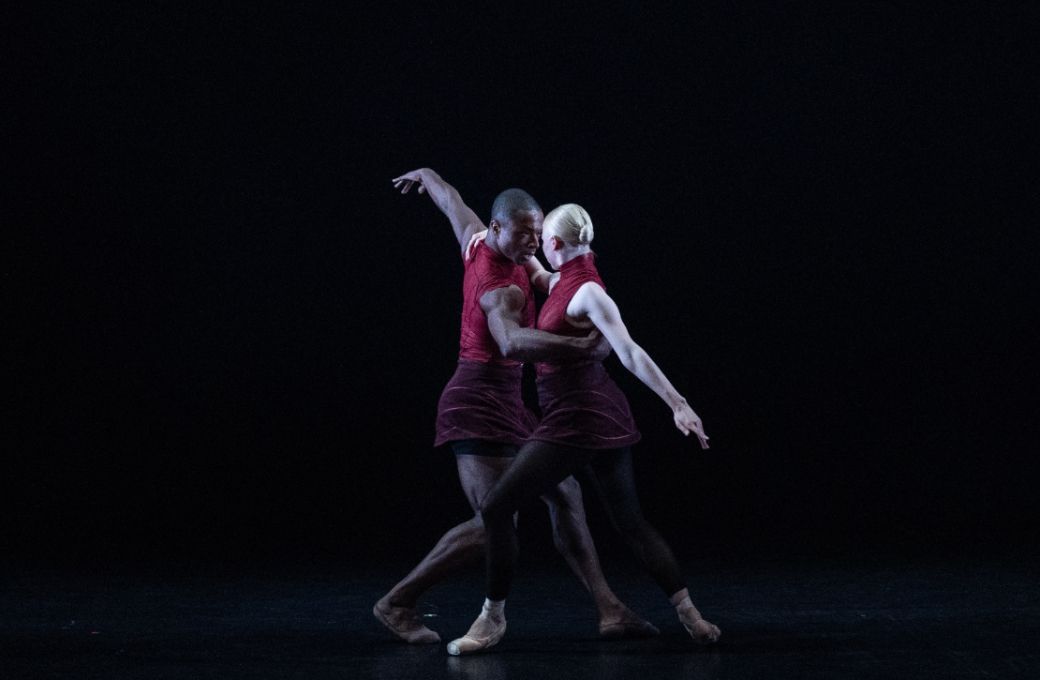 Jose Alves and Emily Pohl in Daniela Cardim's <i>Baroque Encounters</i> &copy; Andrej Uspenski