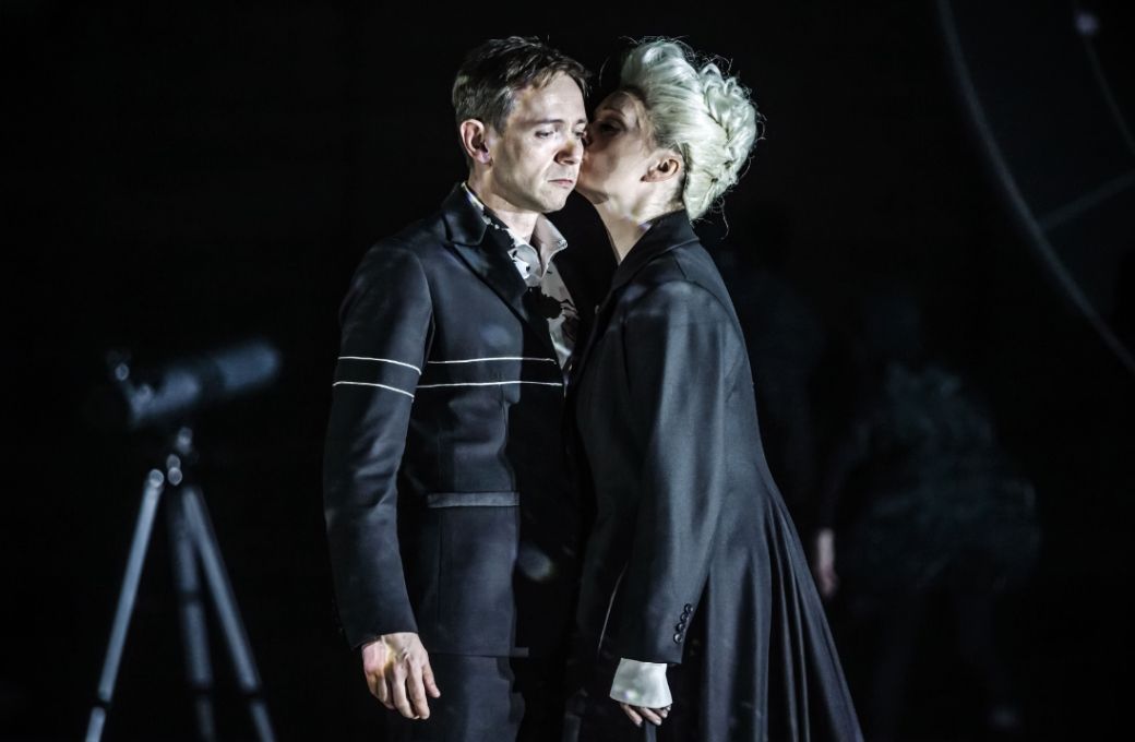 Iestyn Davies (Oberon) and Lucy Crowe (Tytania) © Craig Fuller