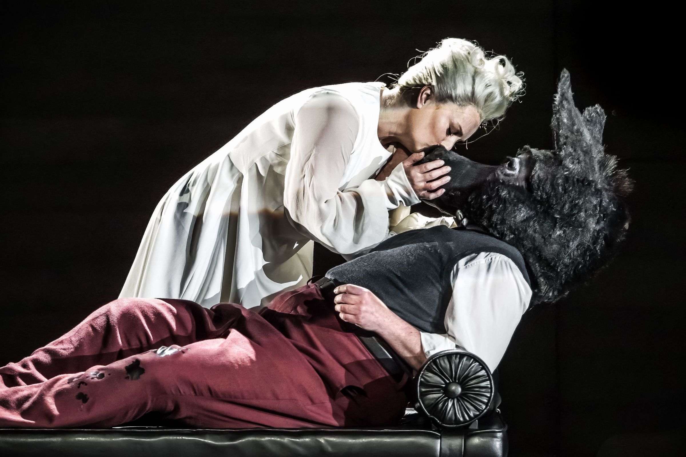 Lucy Crowe (Tytania) and Richard Burkhead (Bottom) © Craig Fuller