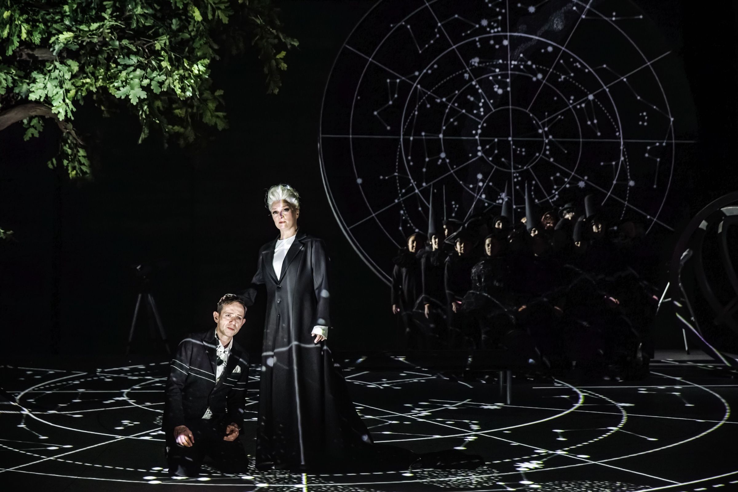 Iestyn Davies (Oberon) and Lucy Crowe (Tytania) © Craig Fuller