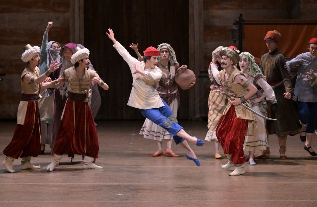 Yudai Fukuoka as Aladdin in David Bintley's <i>Aladdin</i> &copy; Takashi Shikama