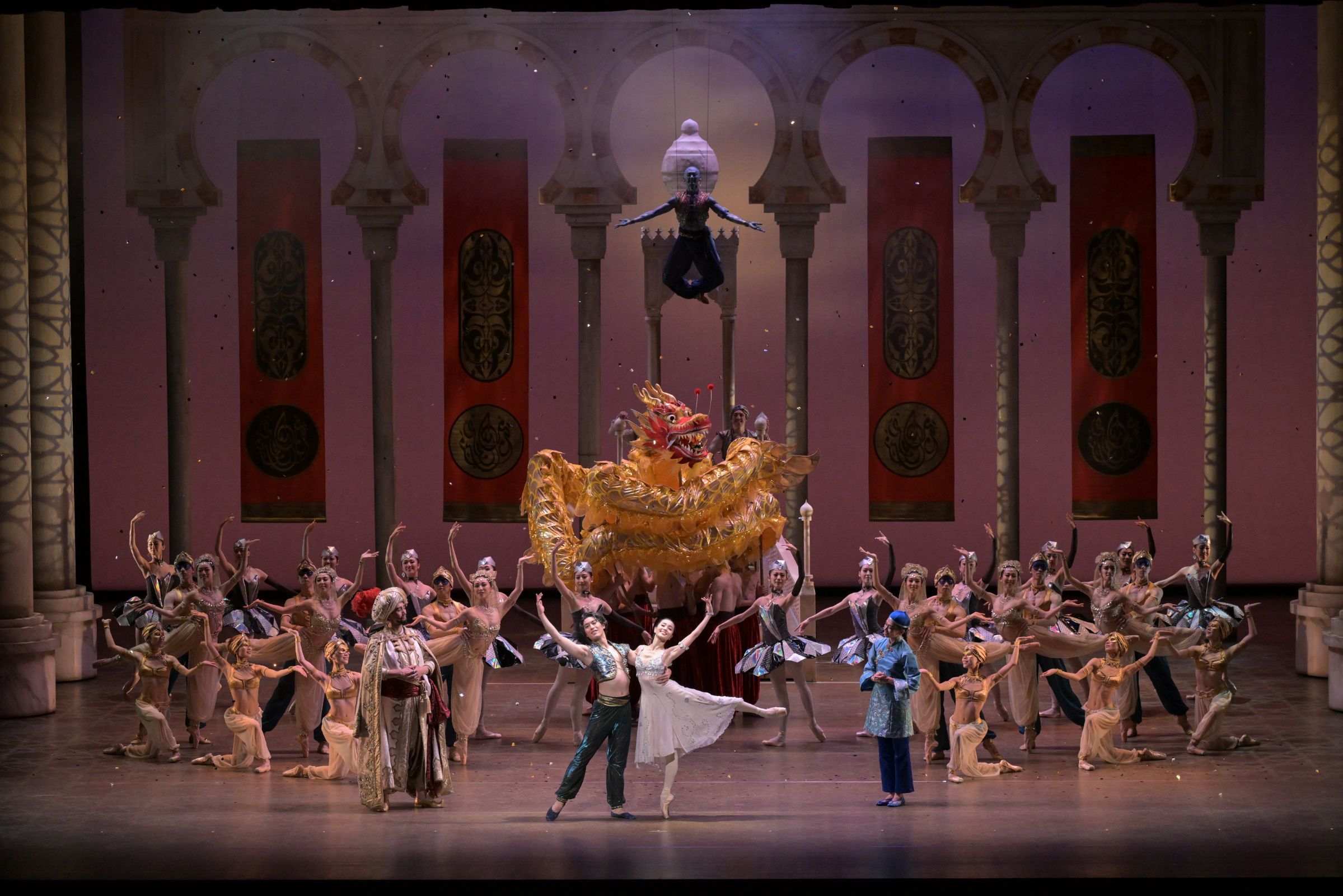 National Ballet of Japan in Act 3 of David Bintley's <i>Aladdin</i> &copy; Takashi Shikama