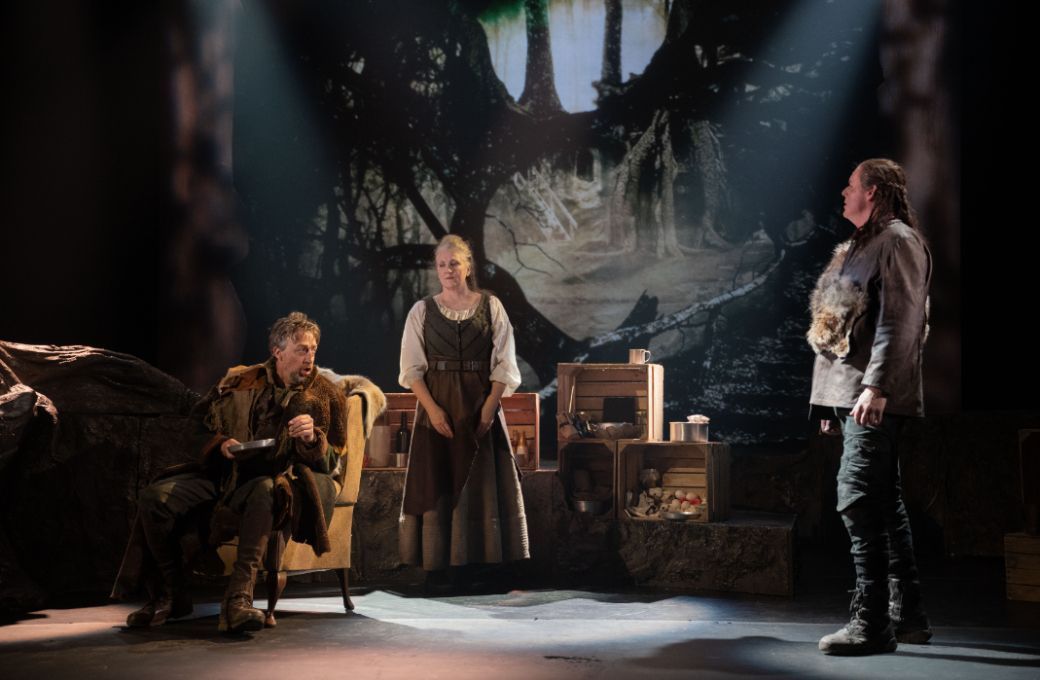 Julian Close (Hunding), Emma Bell (Sieglinde), Mark Le Brocq (Siegmund) &copy; Matthew WIlliams-Ellis