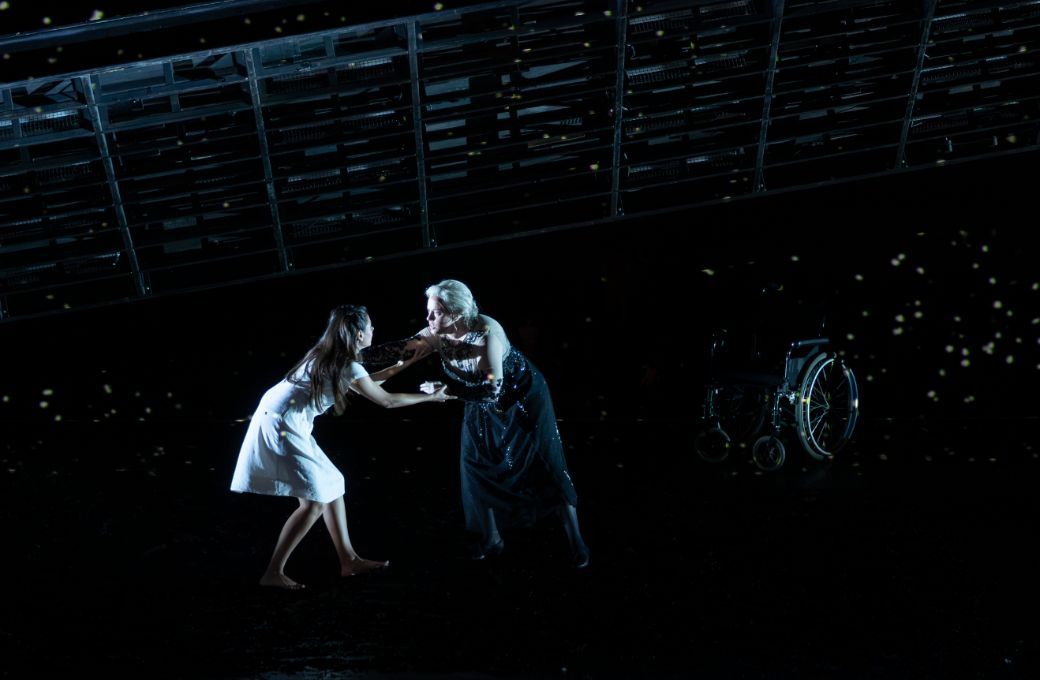 Serena S&aacute;enz (Pamina) y Rainelle Krause (Reina de la Noche) &copy; Miguel Lorenzo &amp; Mikel Ponce | Les Arts