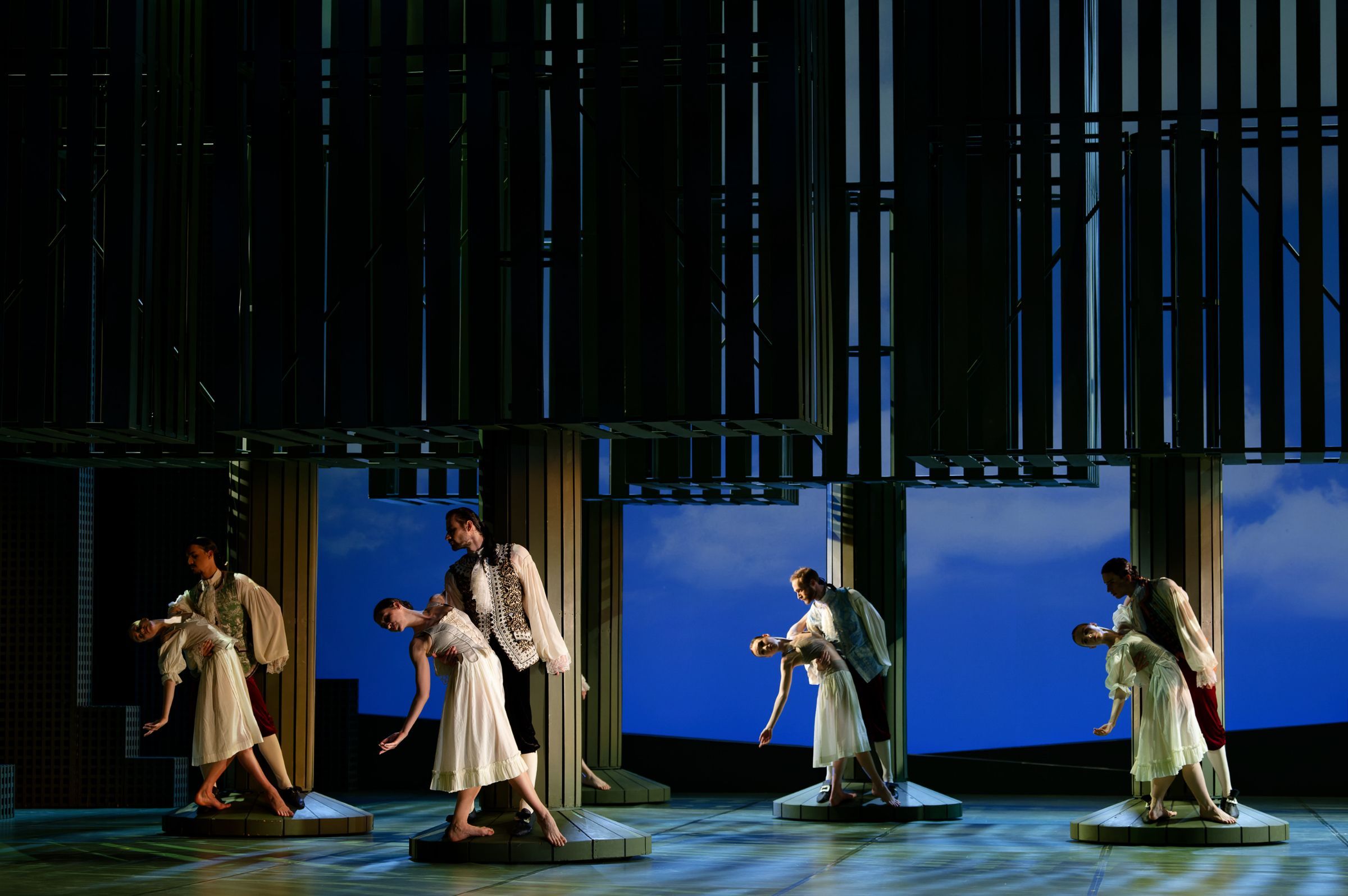 Lithuanian National Ballet in Angelin Preljocaj's <i>Le Parc</i> &copy; Martynas Aleksa