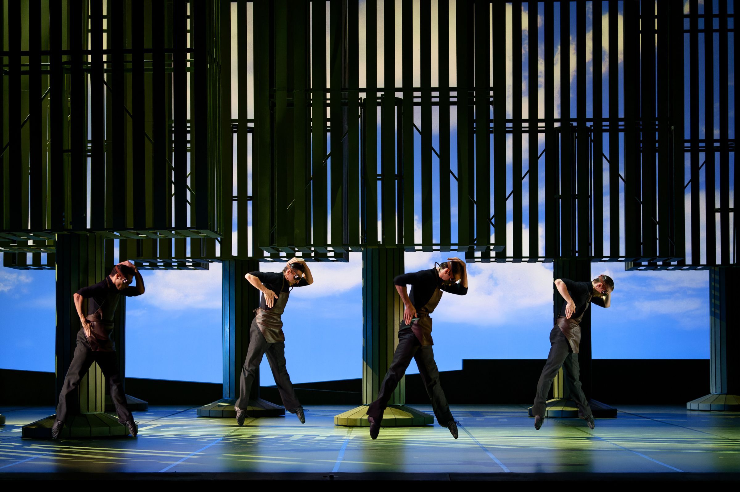 Lithuanian National Ballet in Angelin Preljocaj's <i>Le Parc</i> &copy; Martynas Aleksa