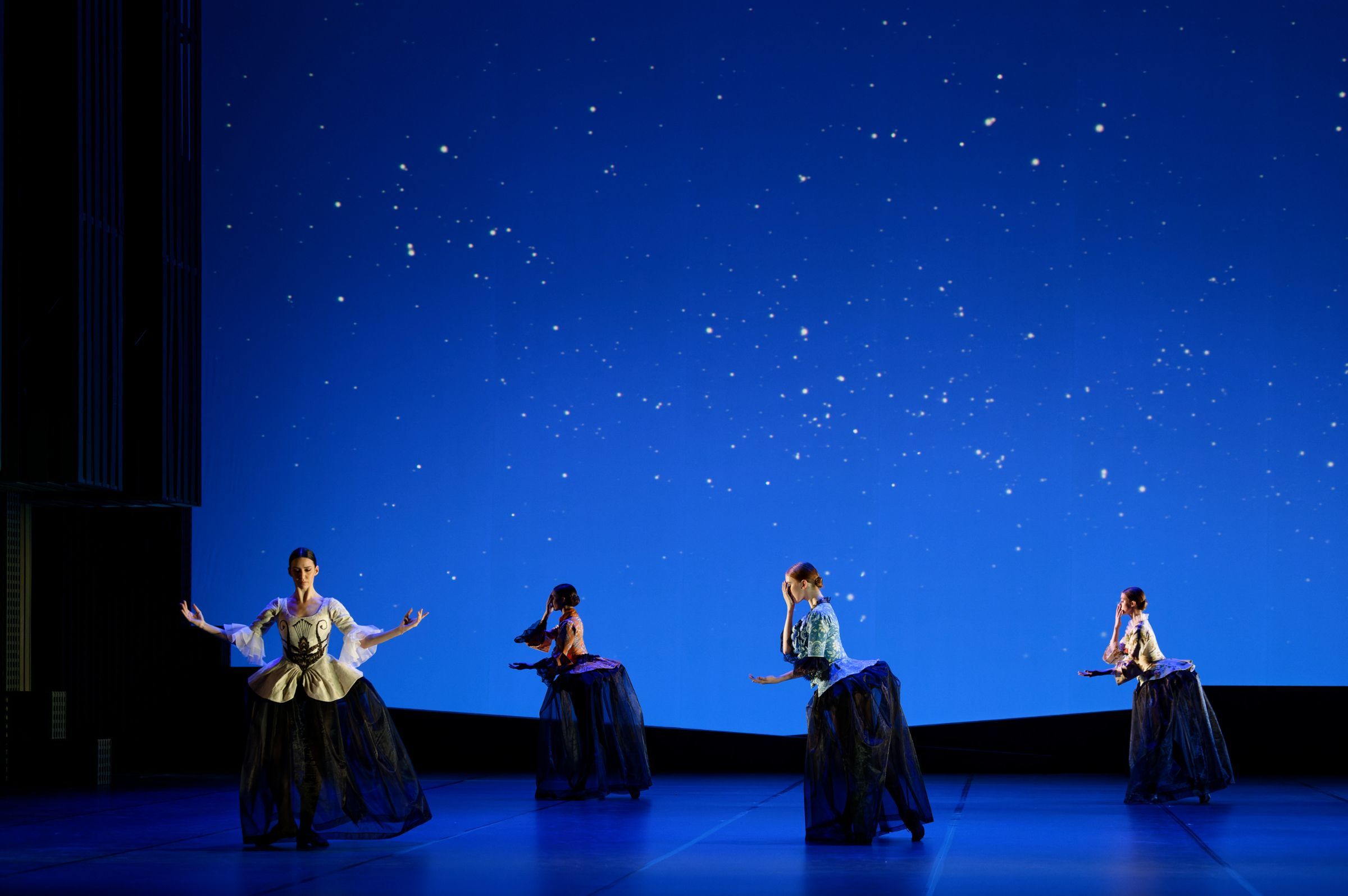 Lithuanian National Ballet in Angelin Preljocaj's <i>Le Parc</i> &copy; Martynas Aleksa