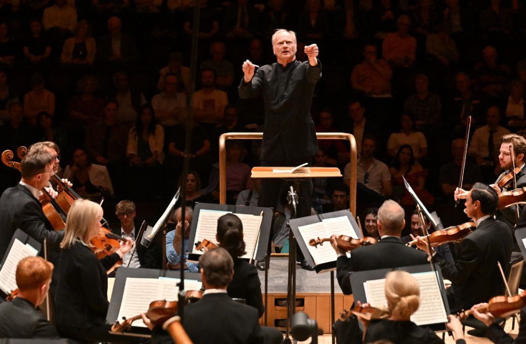 Gianandrea Noseda conducts the LSO &copy; Mark Allan