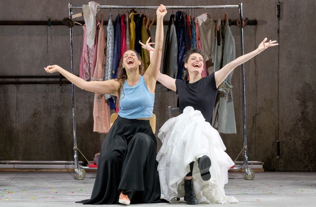 Federica Lombardi (Fiordiligi) und Emily D&rsquo;Angelo (Dorabella) &copy; Wiener Staatsoper | Michael P&ouml;hn