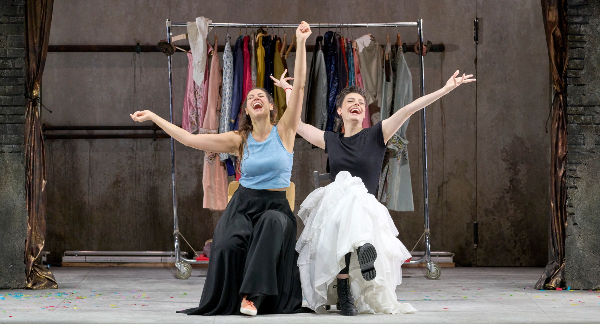 Federica Lombardi (Fiordiligi) und Emily D’Angelo (Dorabella) &copy; Wiener Staatsoper | Michael Pöhn