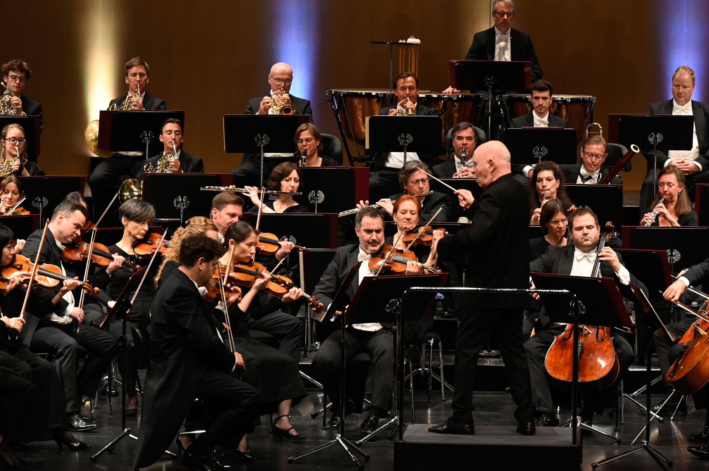 Christoph Eschenbach dirigiert die Bamberger Symphoniker &copy; Andrea Kremper