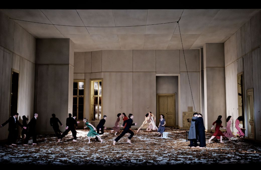 <i>Barbe-Bleue</i> de Pina Bausch à l'Opéra de Paris © Agathe Poupeney / Opéra national de Paris