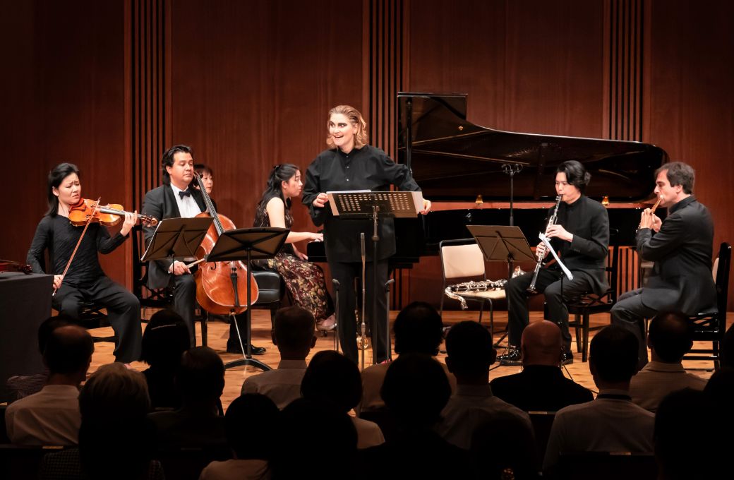 Michaela Selinger and ensemble &copy; Koji Iida | Suntory Hall