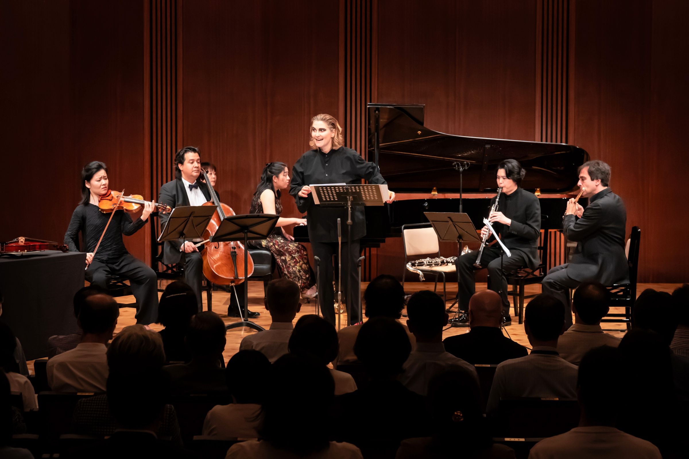 Michaela Selinger and ensemble © Koji Iida | Suntory Hall