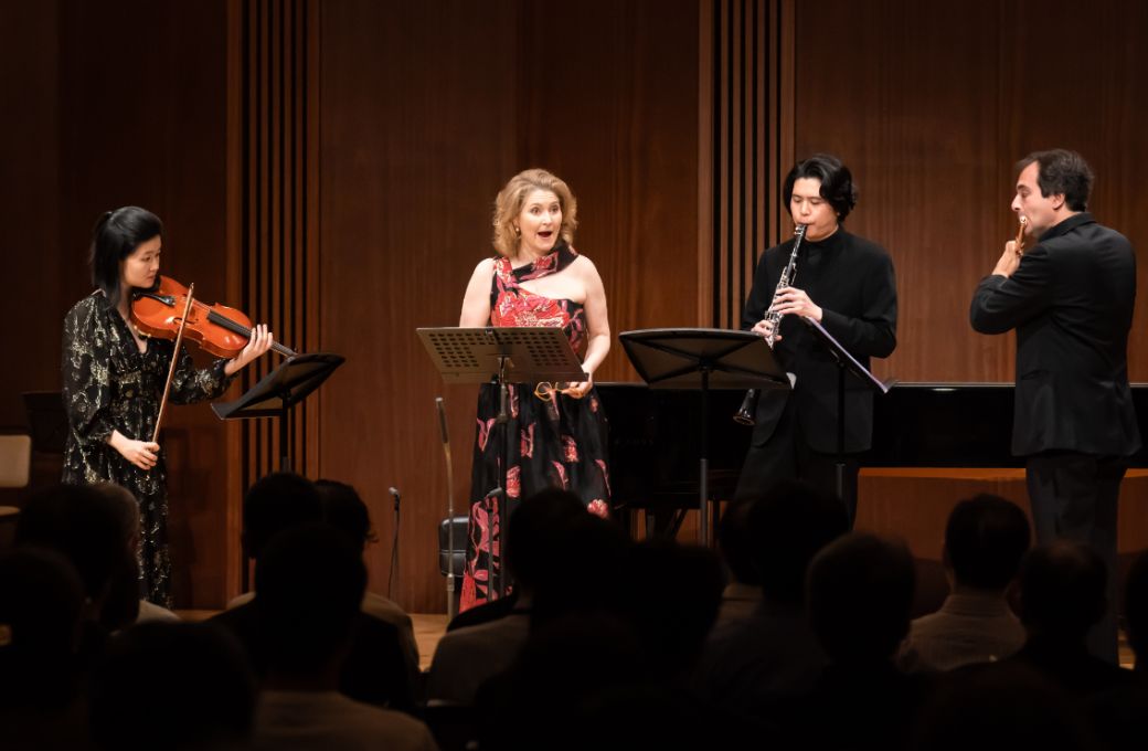 Michaela Selinger and ensemble © Koji Iida | Suntory Hall