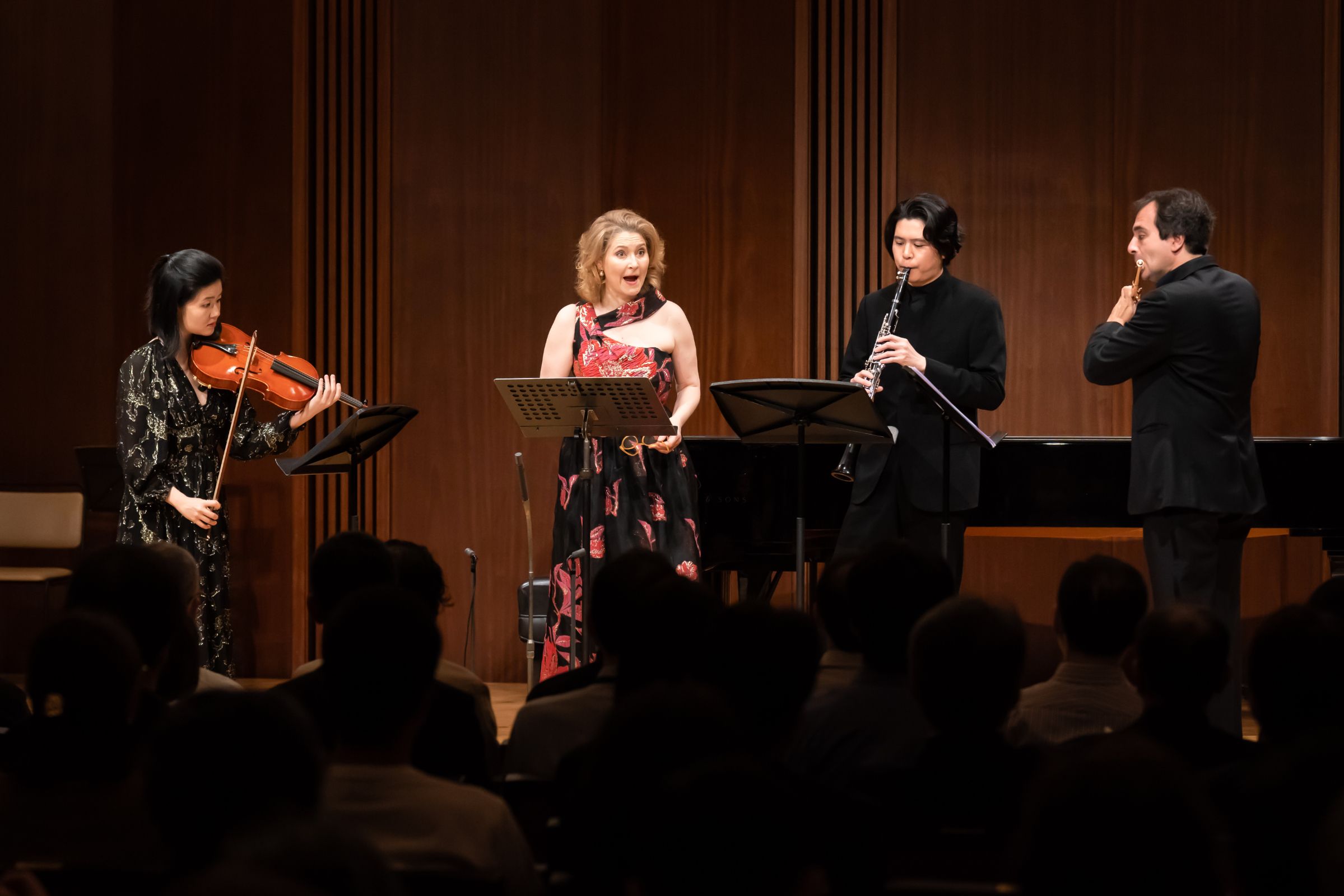 Michaela Selinger and ensemble © Koji Iida | Suntory Hall