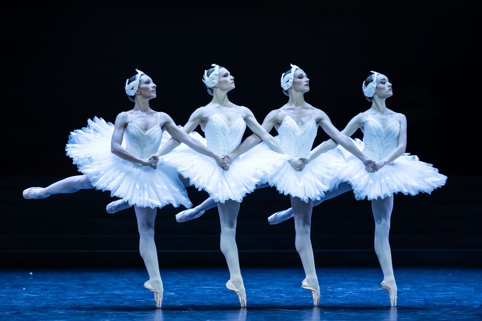 <i>Le Lac des cygnes</i> à Bastille &copy; Julien Benhamou / Opéra national de Paris
